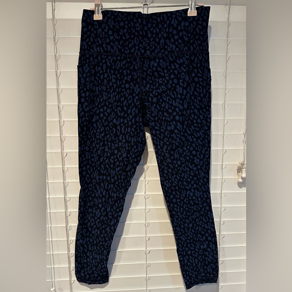 Salutation Stash Pocket Legging 7/8 Blue Dot Leopard